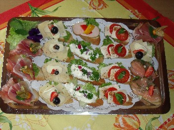 Sektempfang mit kleinen und feinen, kalten und warmen Party-Peppern